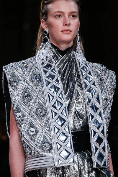 Look 24